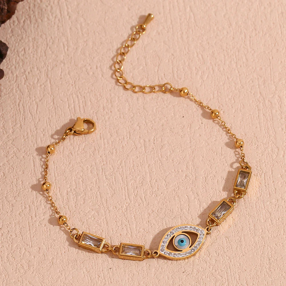 Weißes rechteckiges Armband
