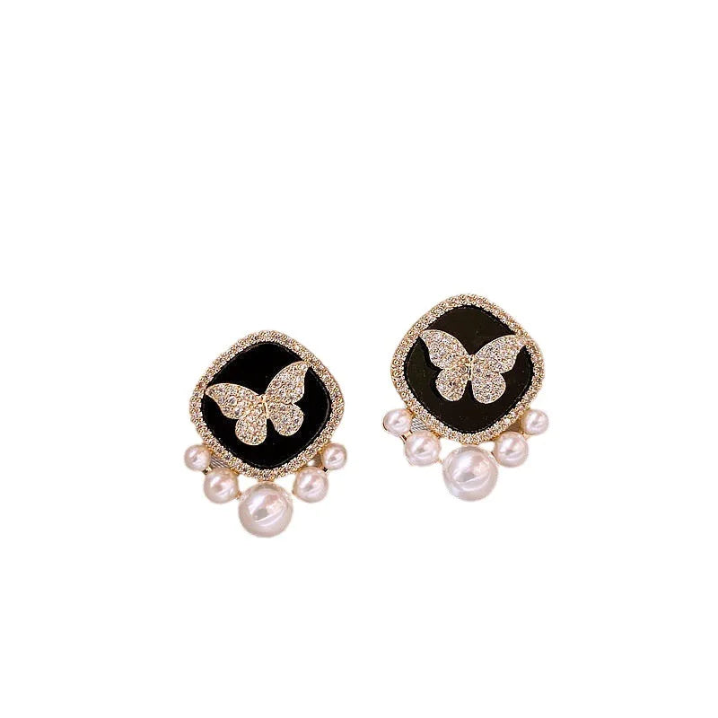 Brincos Clássicos de Borboleta com Strass e Pérolas