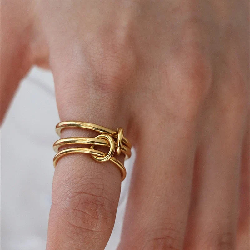 Ring mit mehreren Schichten