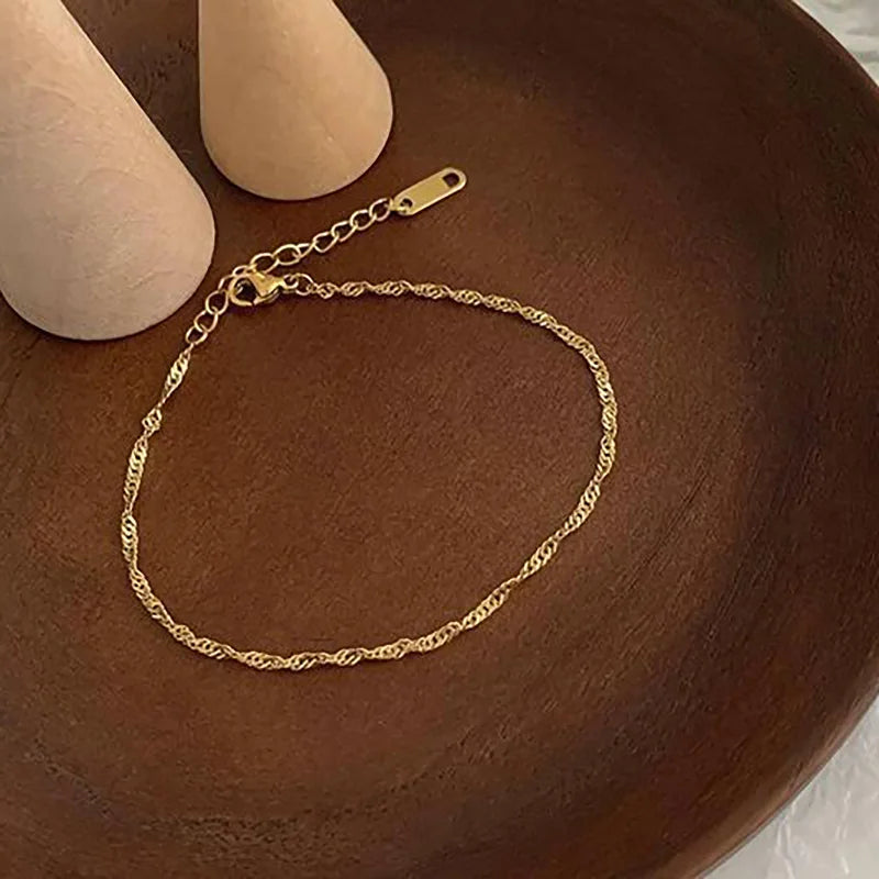 Goldenes Modearmband