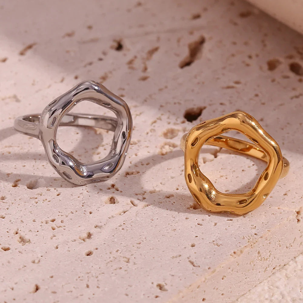 Ring mit hohlem Design