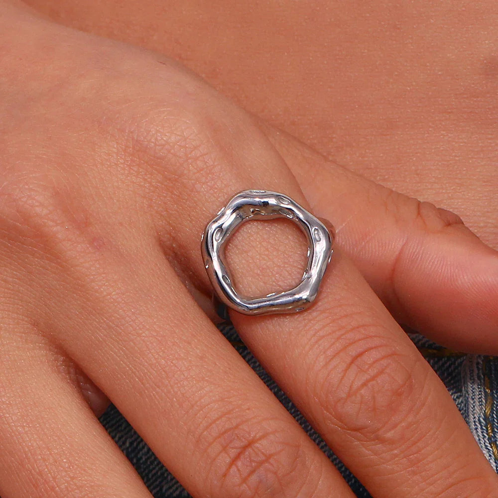 Ring mit hohlem Design