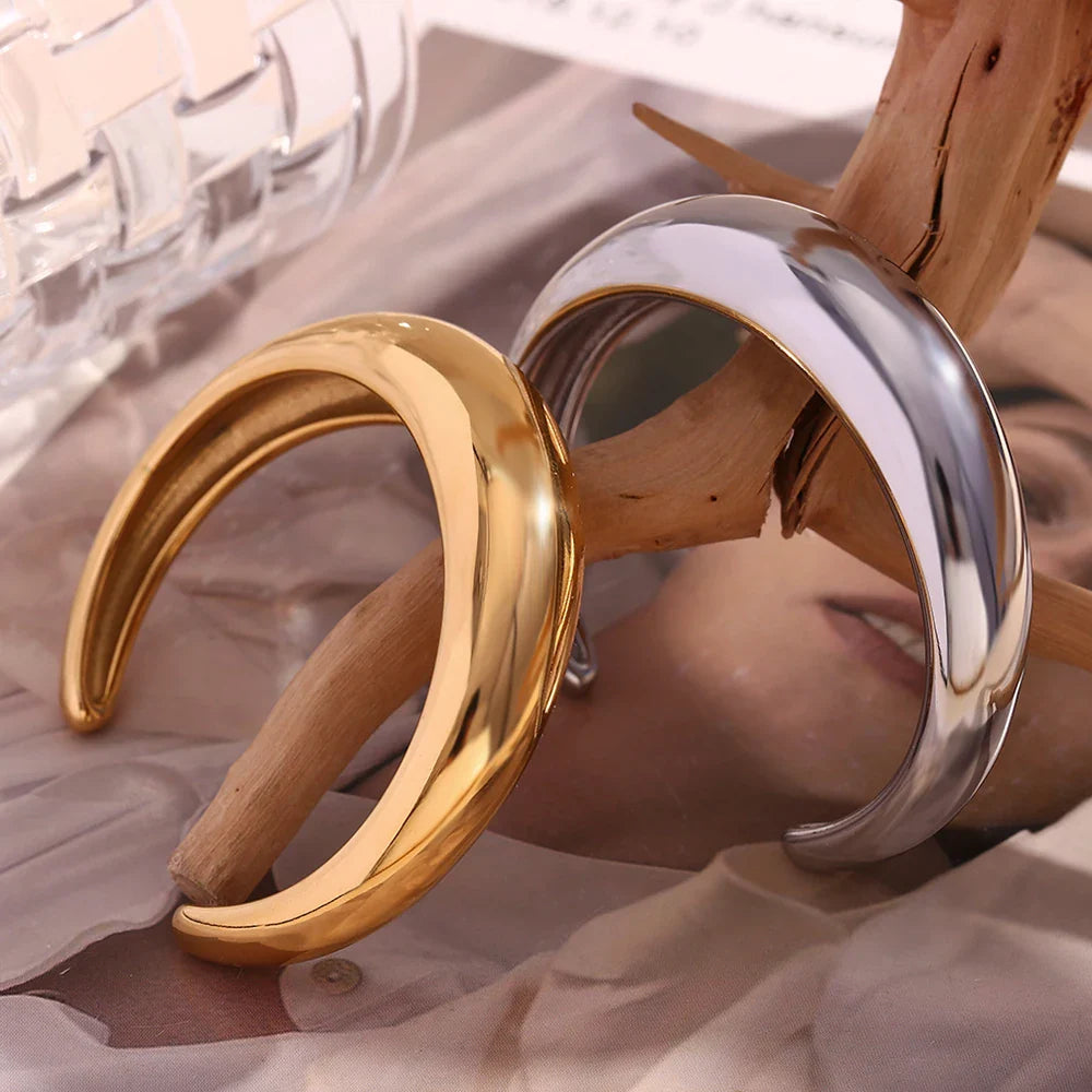 Elegantes offenes Armband