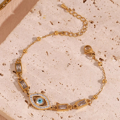 Weißes rechteckiges Armband