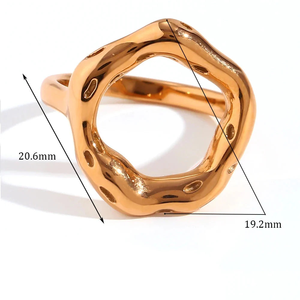 Ring mit hohlem Design