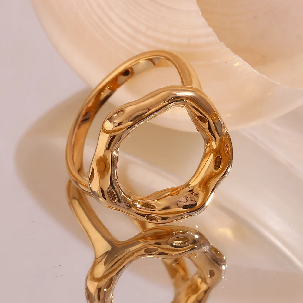 Ring mit hohlem Design