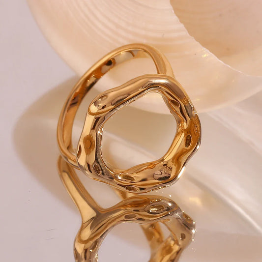 Ring mit hohlem Design