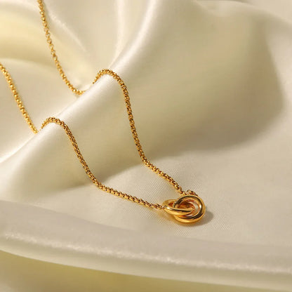Colar Duplo Círculo Dourado com Pingente Elegante