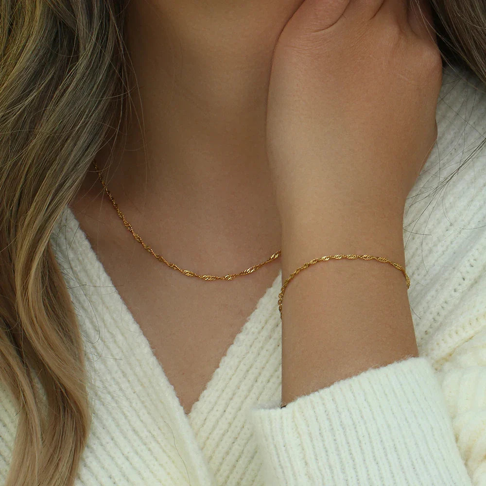 Goldenes Modearmband