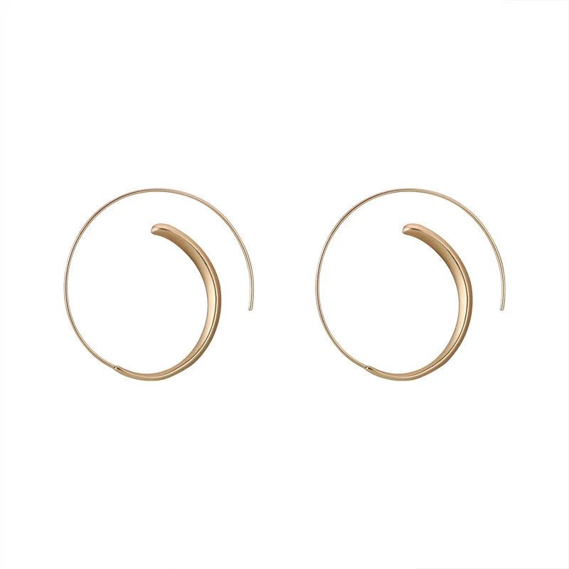 Brincos de Argola em Fio de Metal Dourado - Design Exclusivo