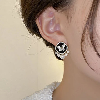 Brincos Clássicos de Borboleta com Strass e Pérolas