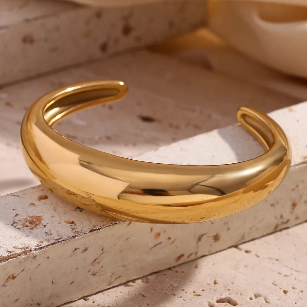 Elegantes offenes Armband