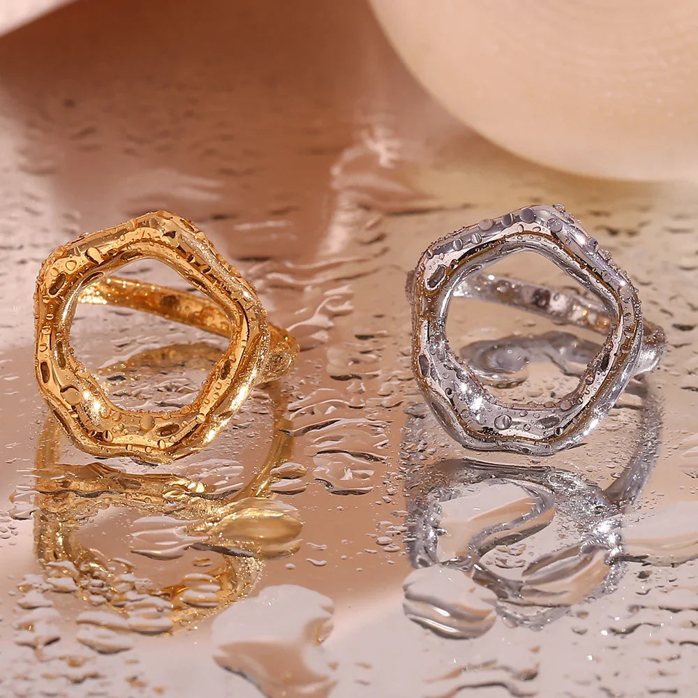 Ring mit hohlem Design