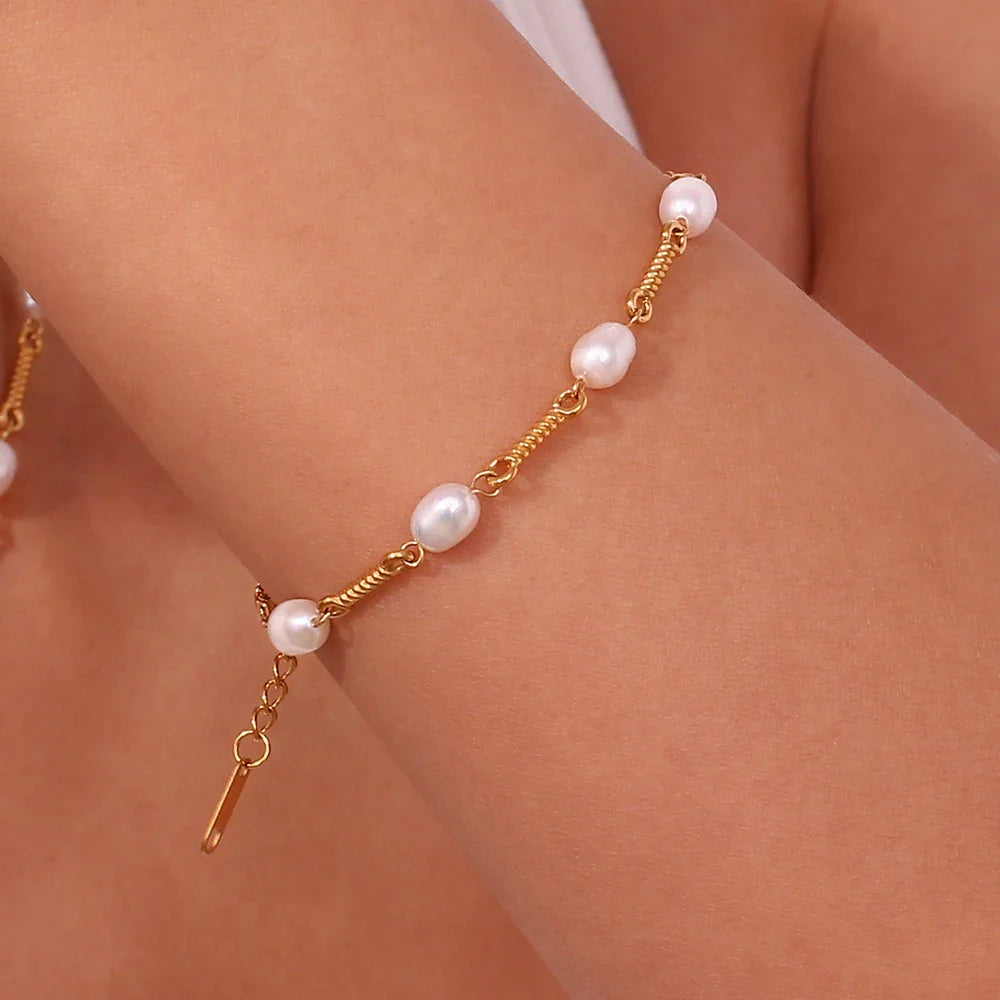Kette und Armband mit Perlen