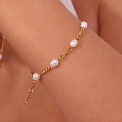 Kette und Armband mit Perlen