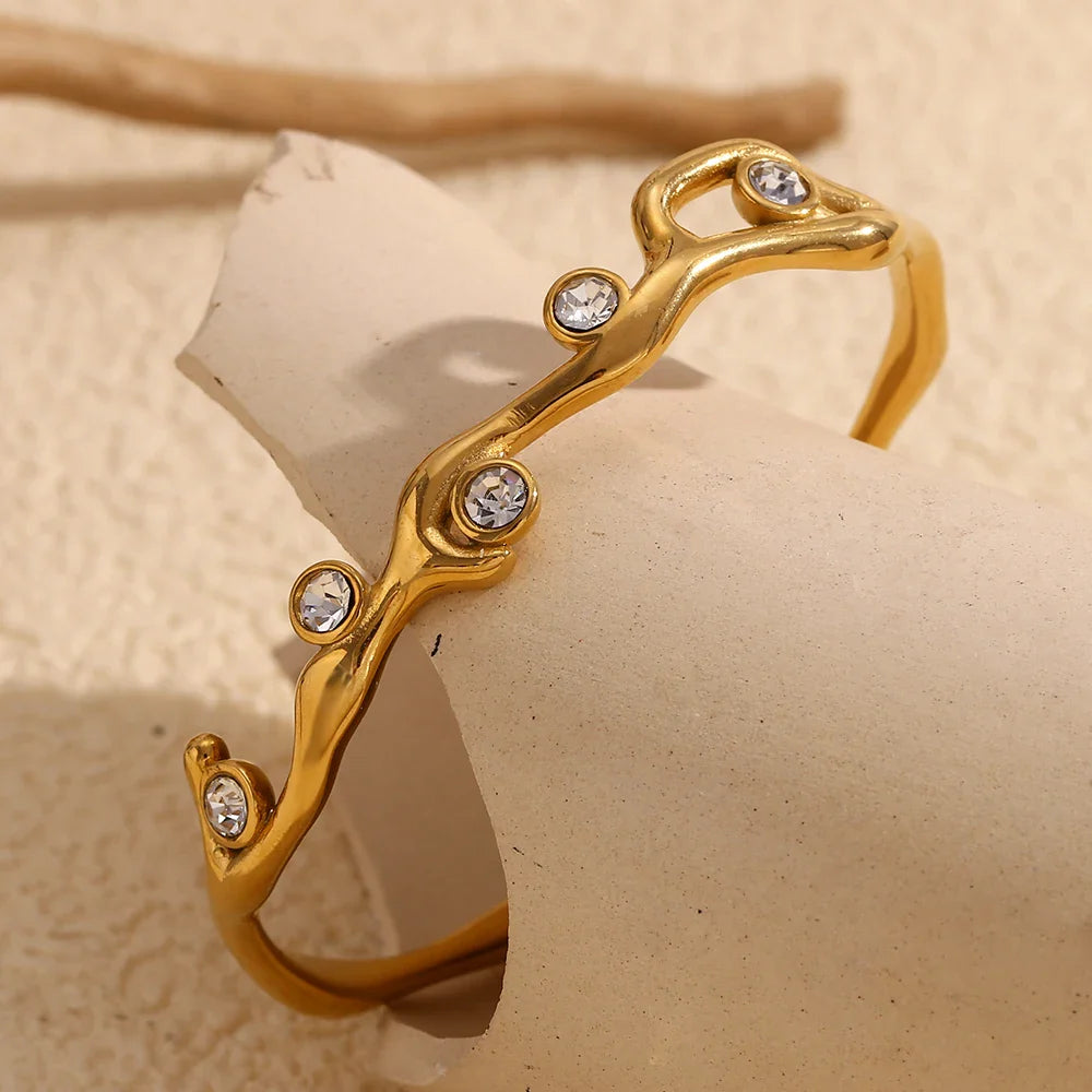 Armband mit Pflanzenzweig