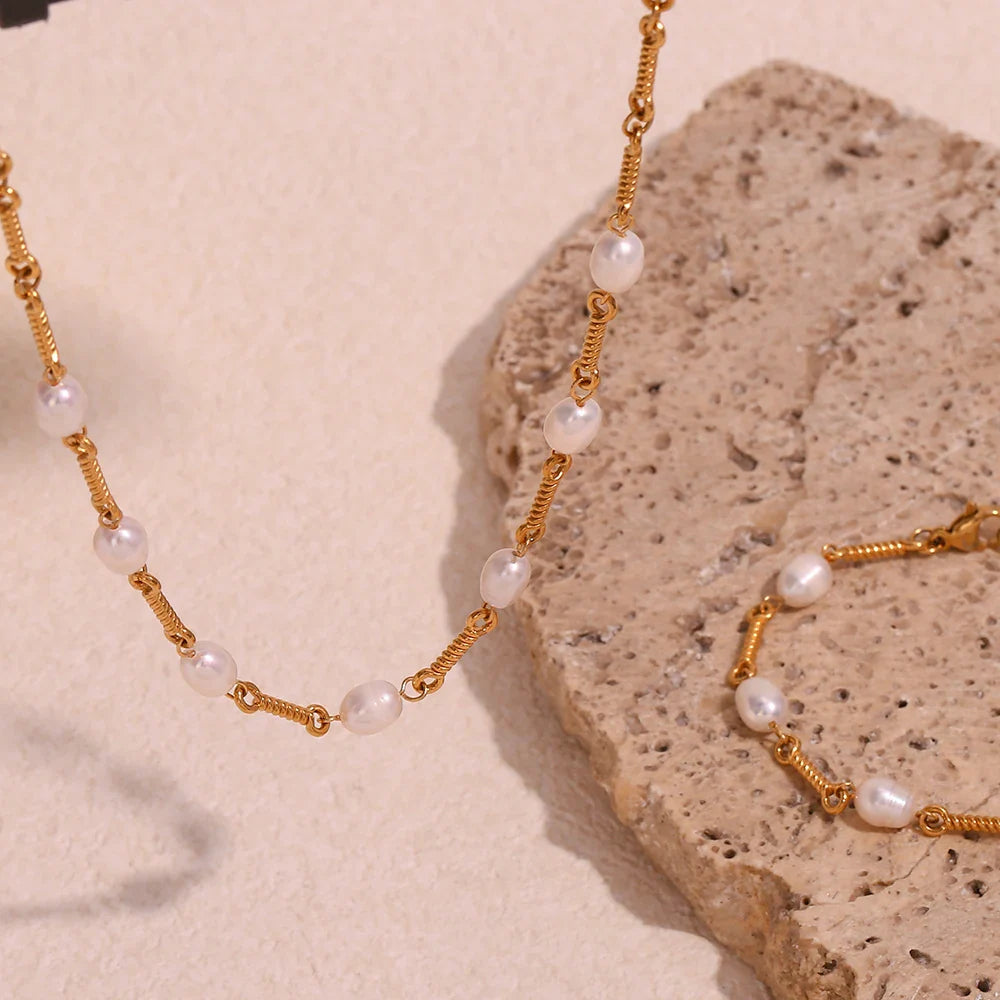Kette und Armband mit Perlen