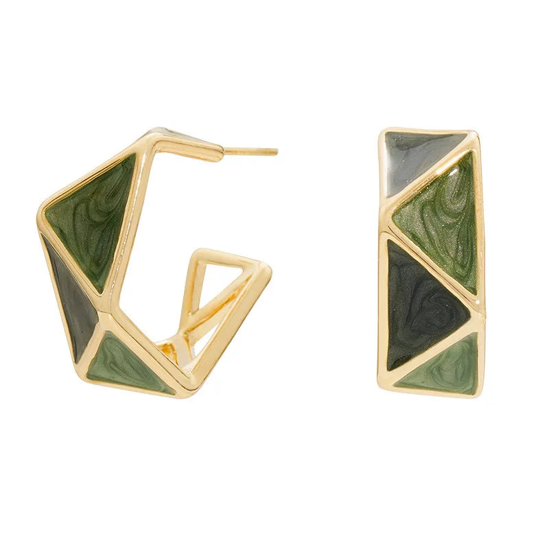 Brincos Geométricos C-Shape Verde Elegante