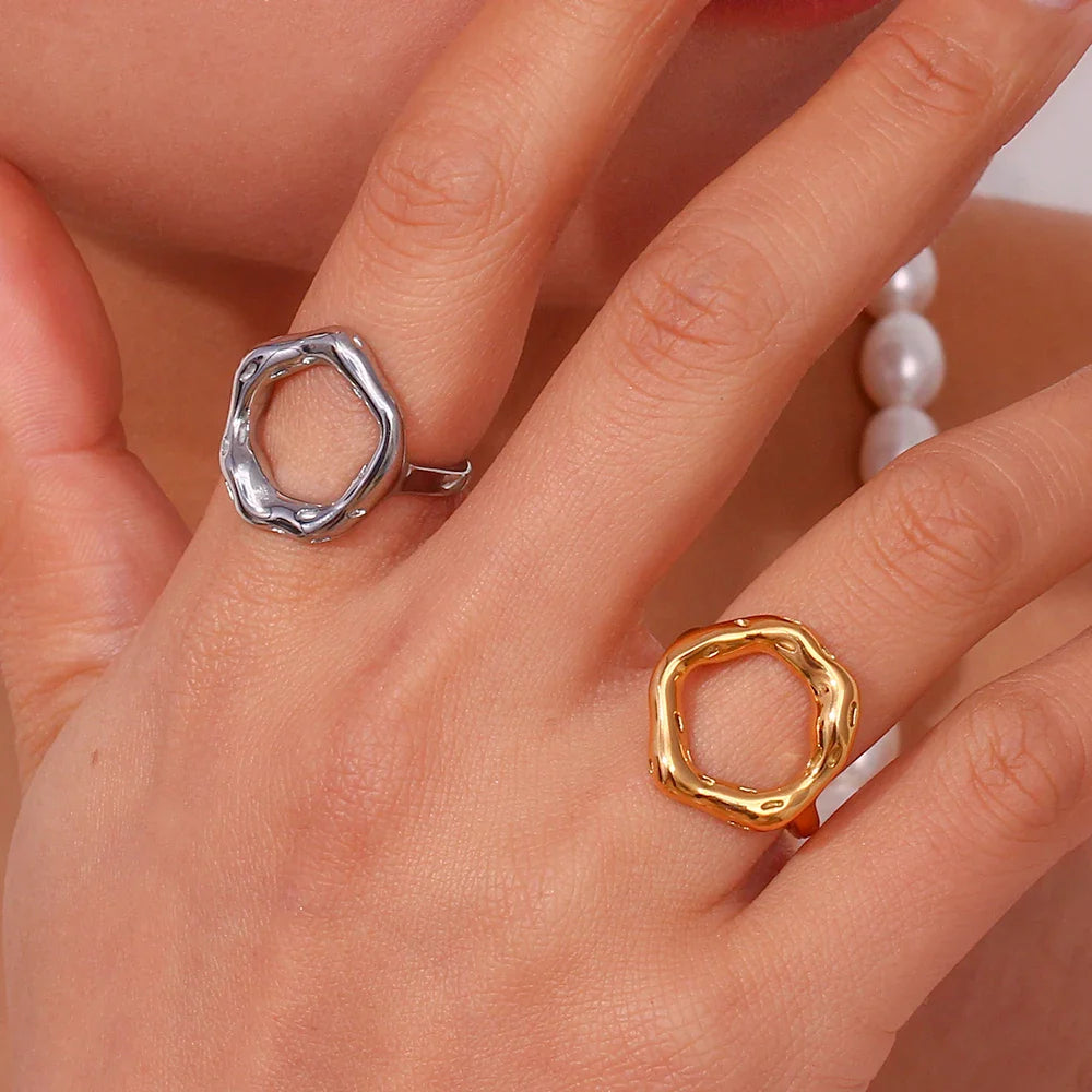 Ring mit hohlem Design