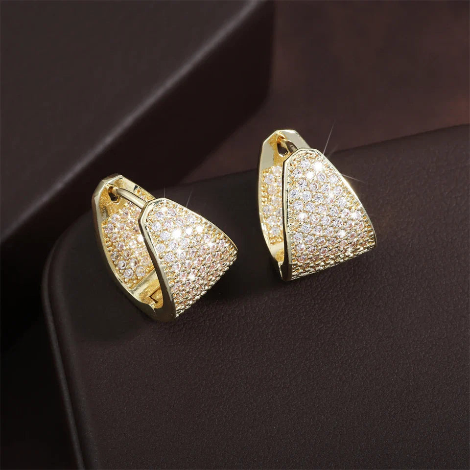 Brincos de Argola Zircão Triangular Versáteis