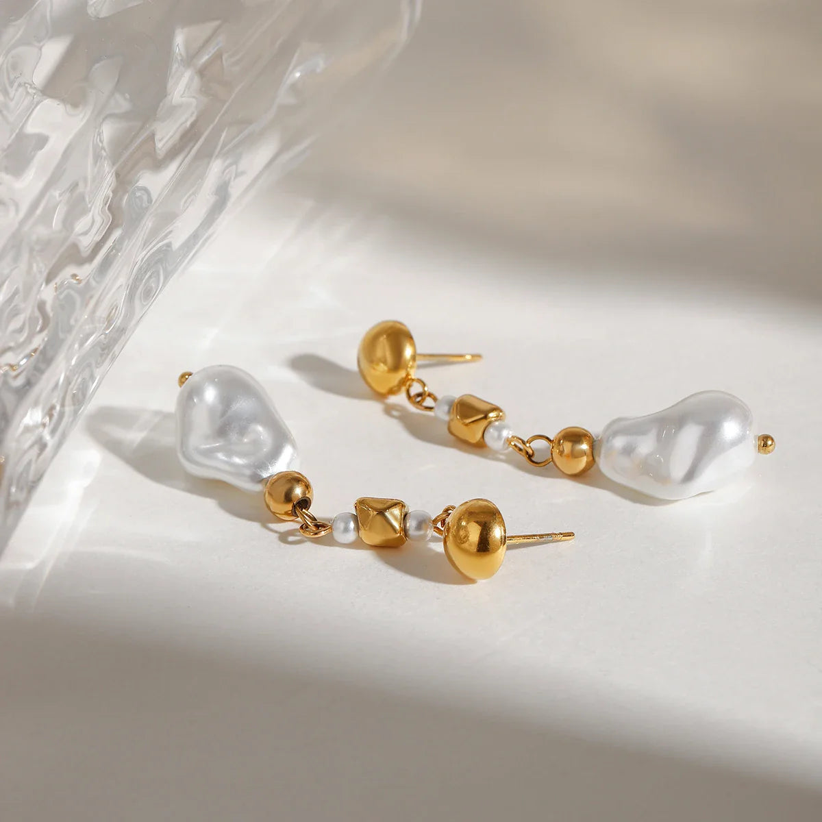 Brincos Elegantes de Pérola Banhados a Ouro 18K