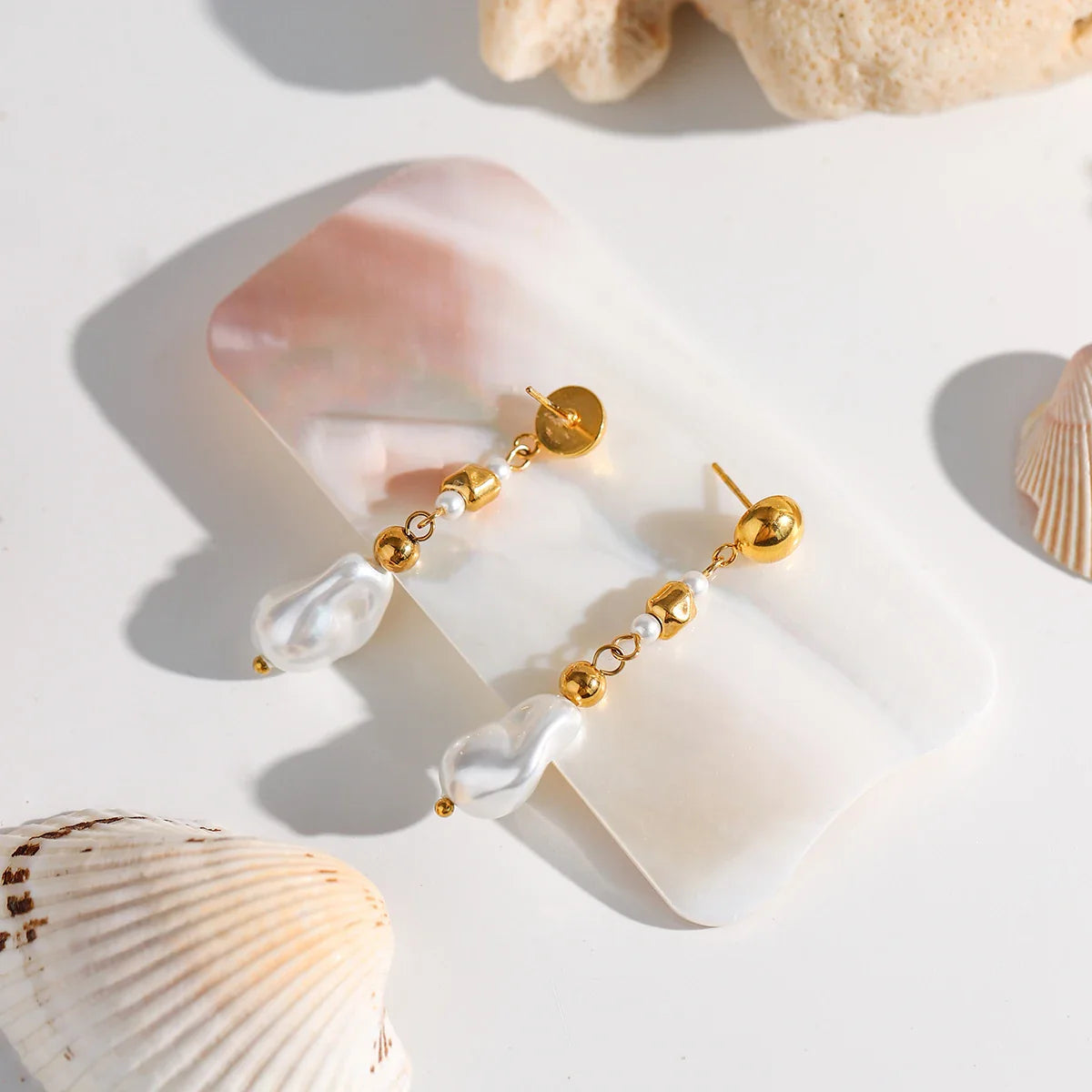 Brincos Elegantes de Pérola Banhados a Ouro 18K