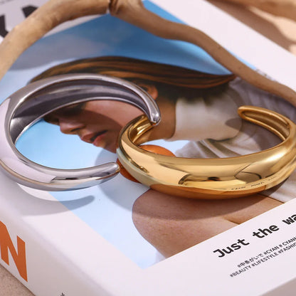 Elegantes offenes Armband