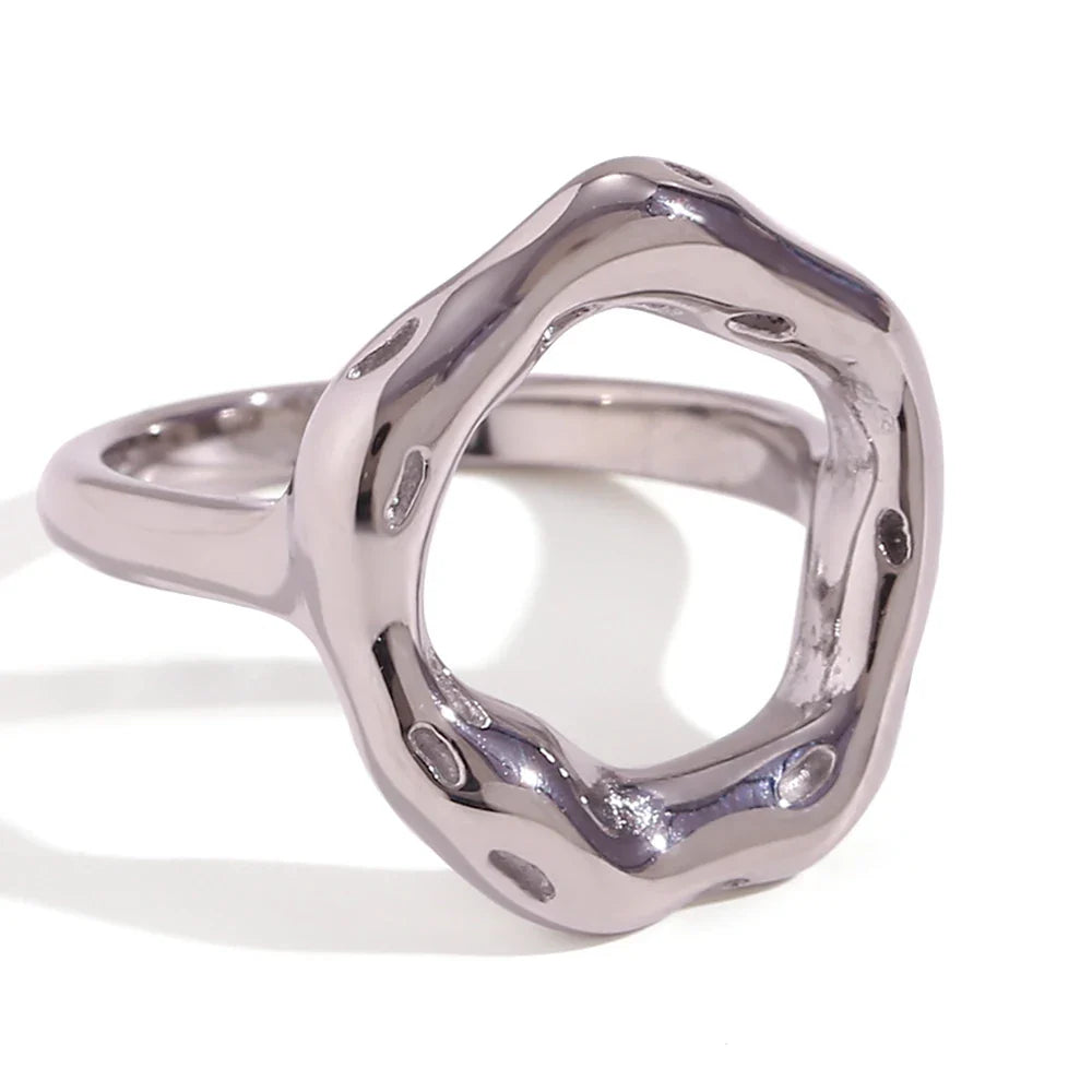 Ring mit hohlem Design